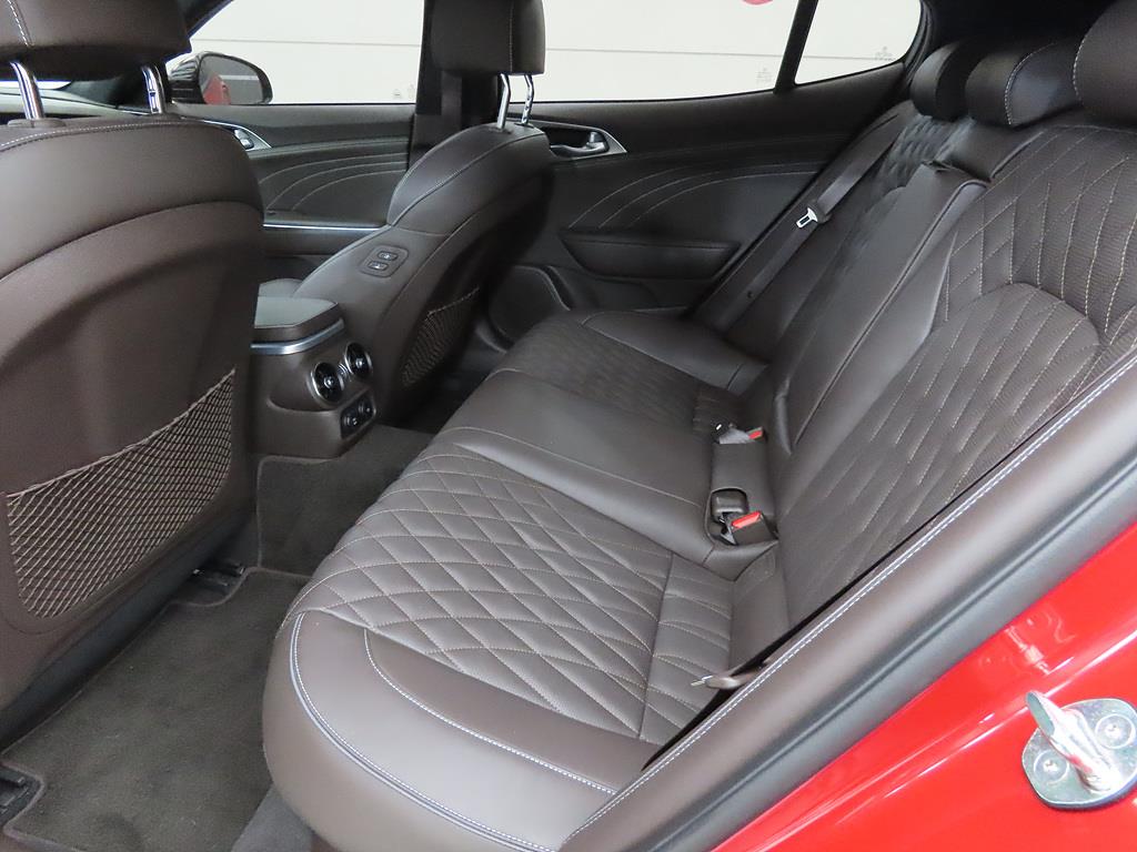 KIA Stinger - Vista 6