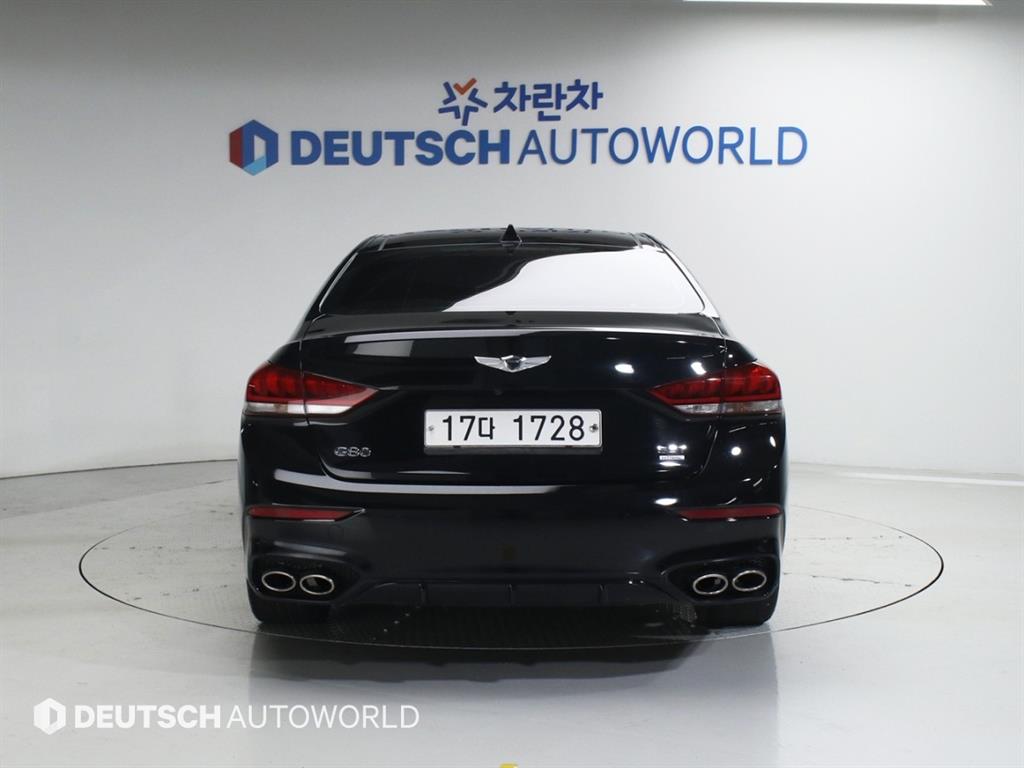 HYUNDAI Genesis - Vista 5