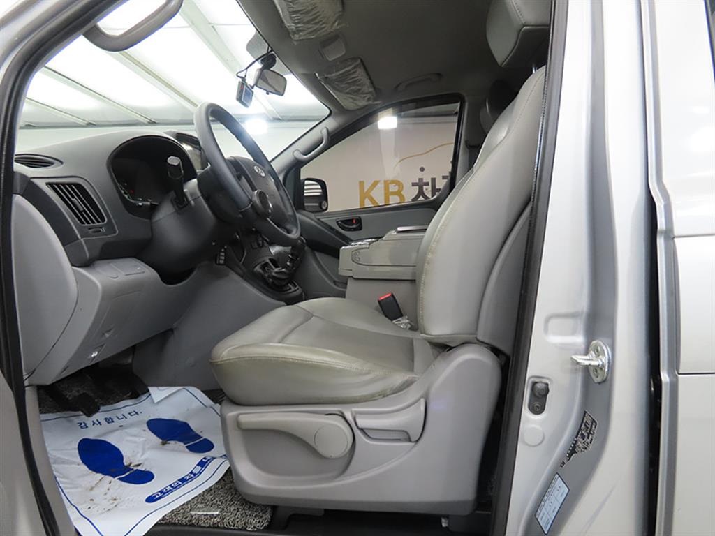 HYUNDAI Starex - Vista 5