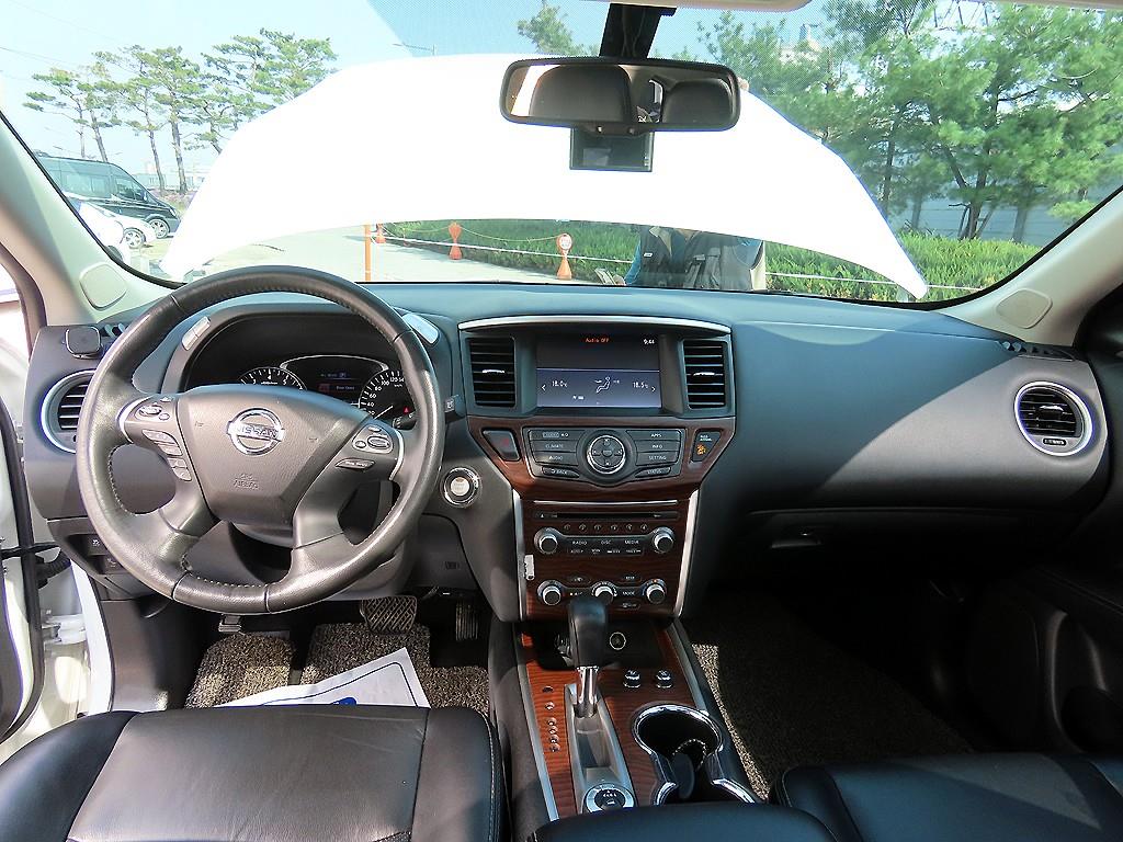 Nissan Pathfinder - Vista 7