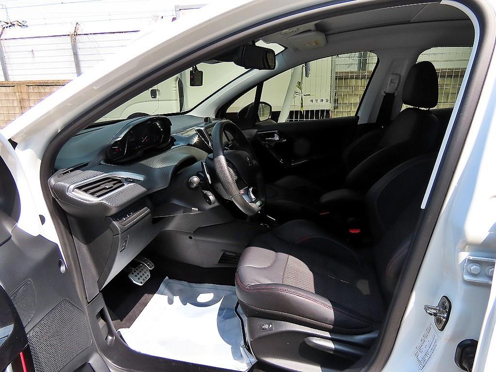 Peugeot 208 - Vista 5