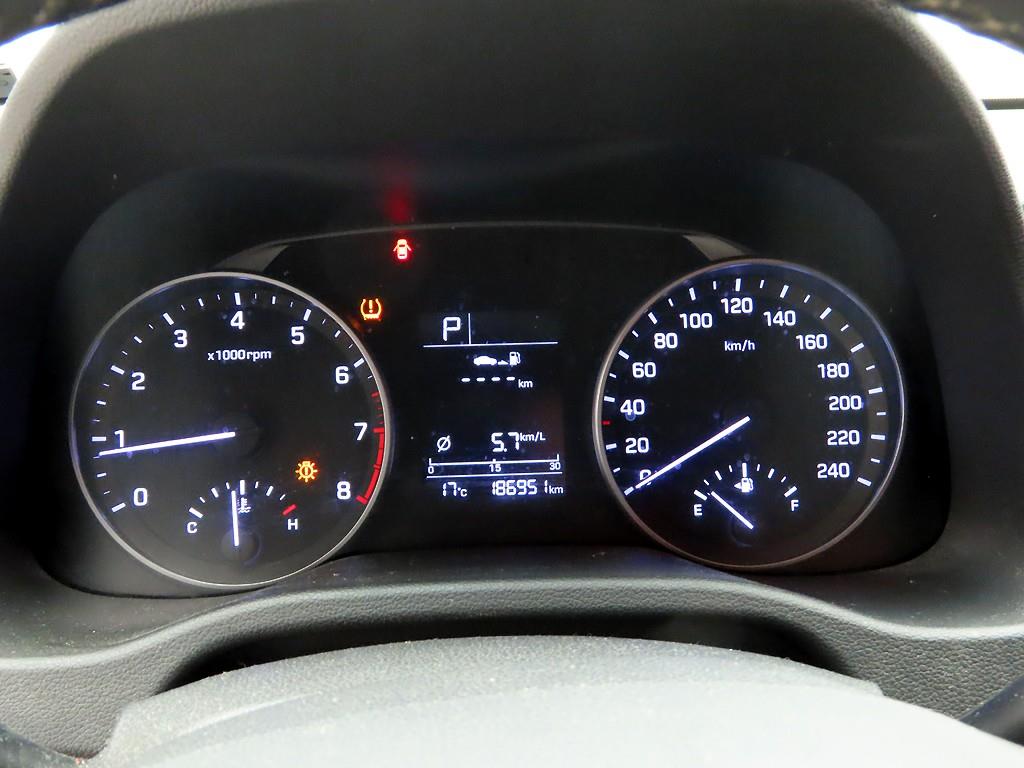 HYUNDAI Avante - Vista 5