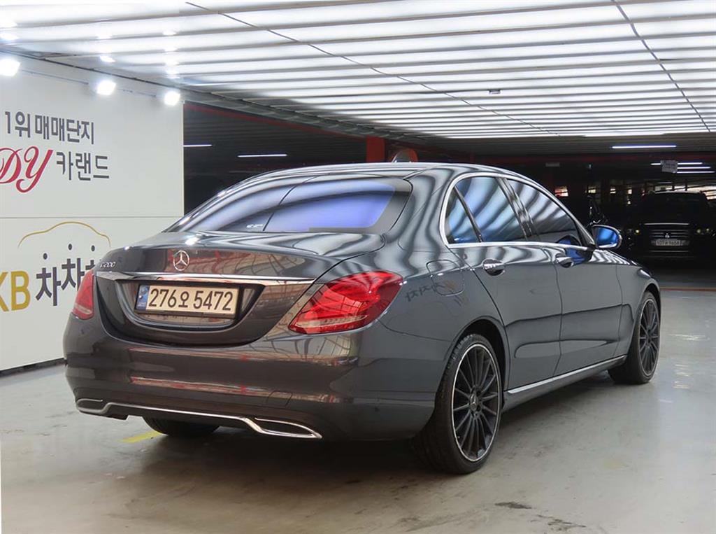 Mercedes Benz C Class - Vista 4