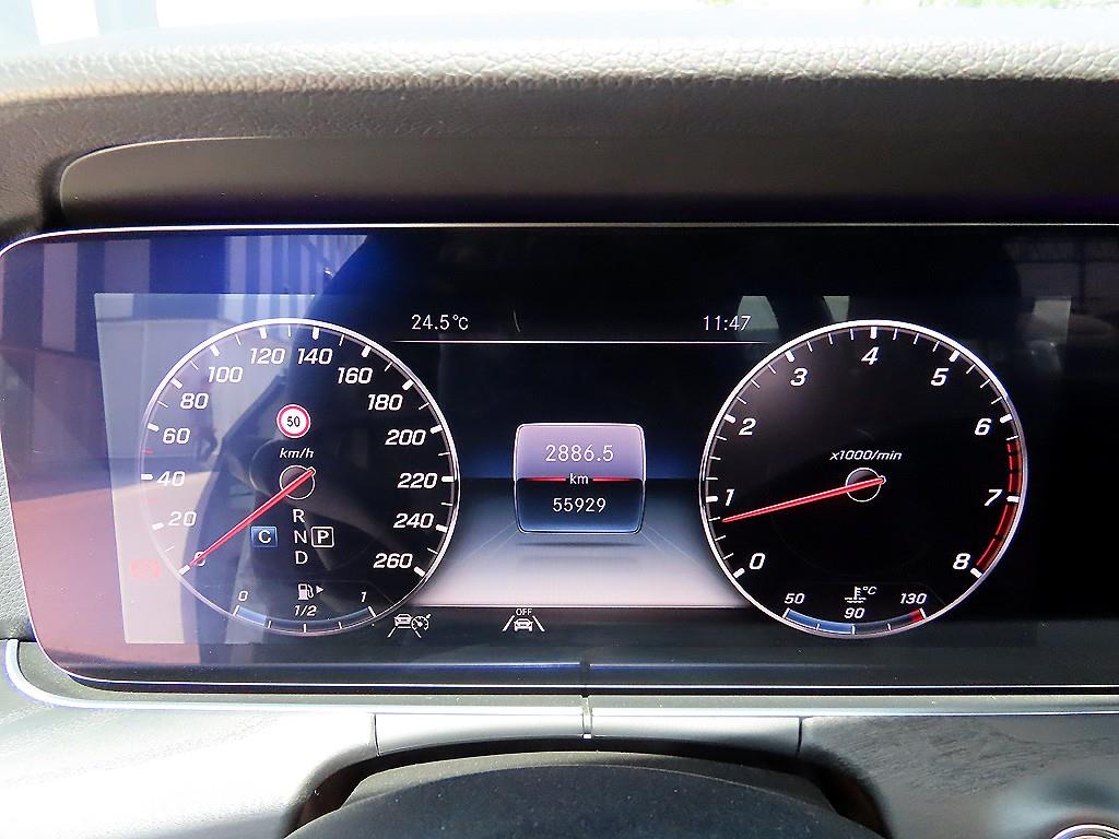 Mercedes Benz E class - Vista 9
