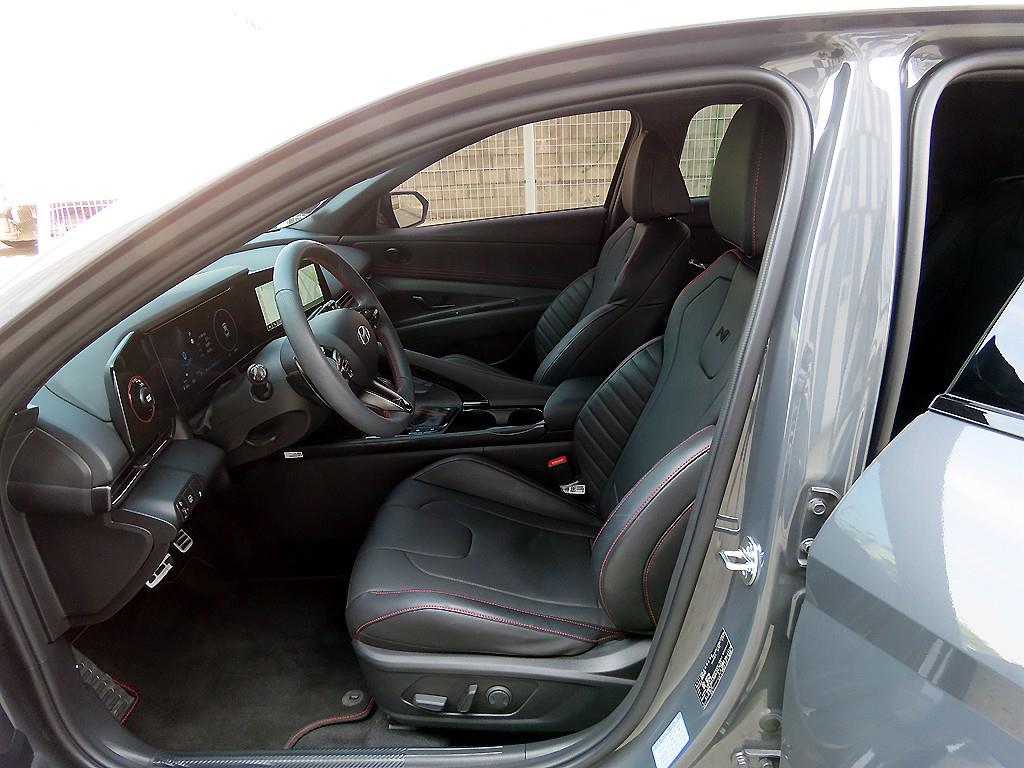 HYUNDAI Avante - Vista 5