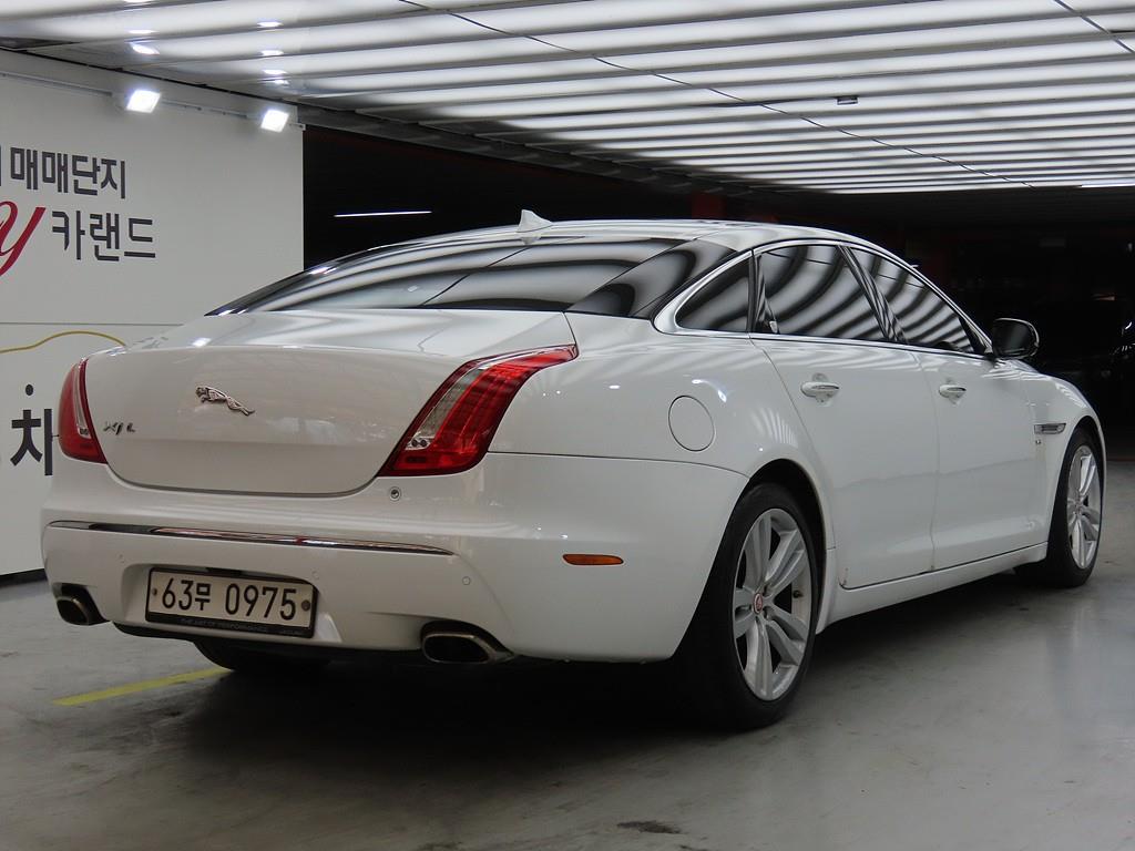 Jaguar XJ - Vista 4