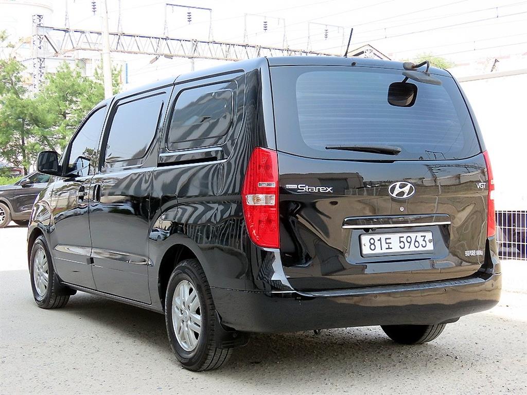 HYUNDAI Starex - Vista 3