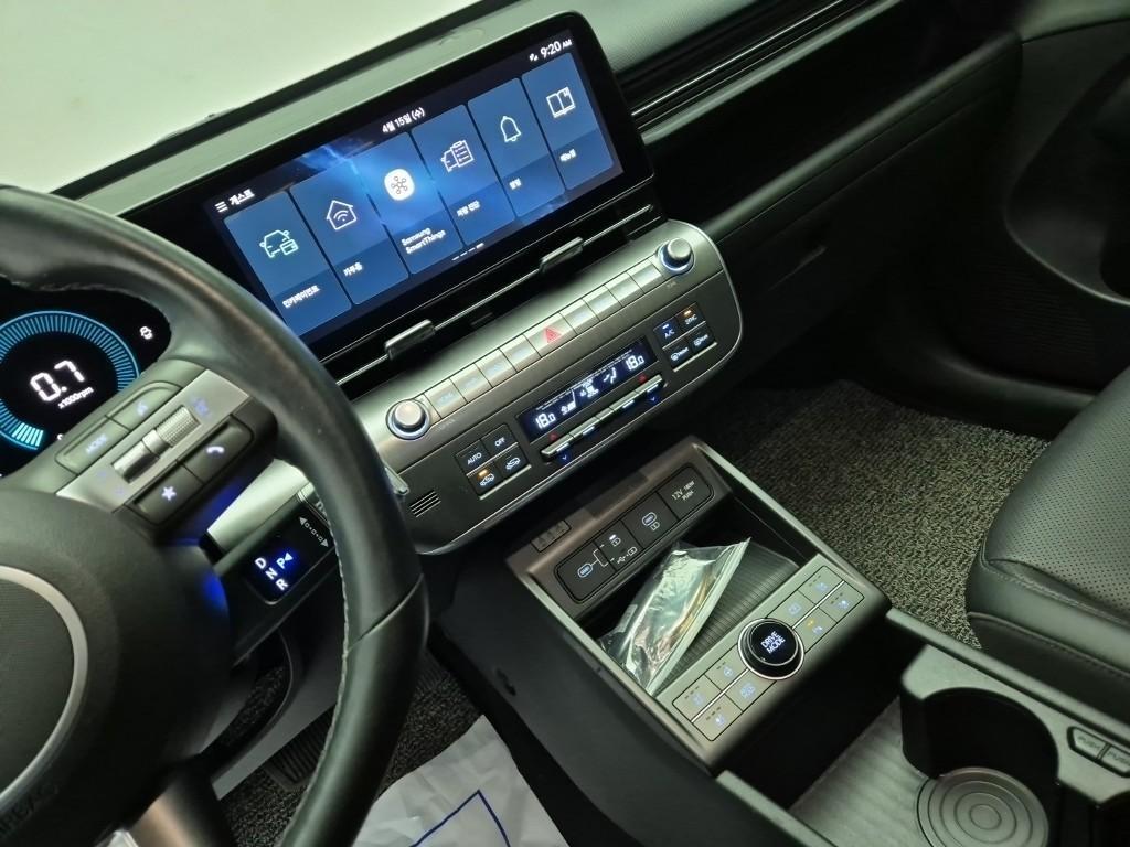 HYUNDAI Kona - Vista 12