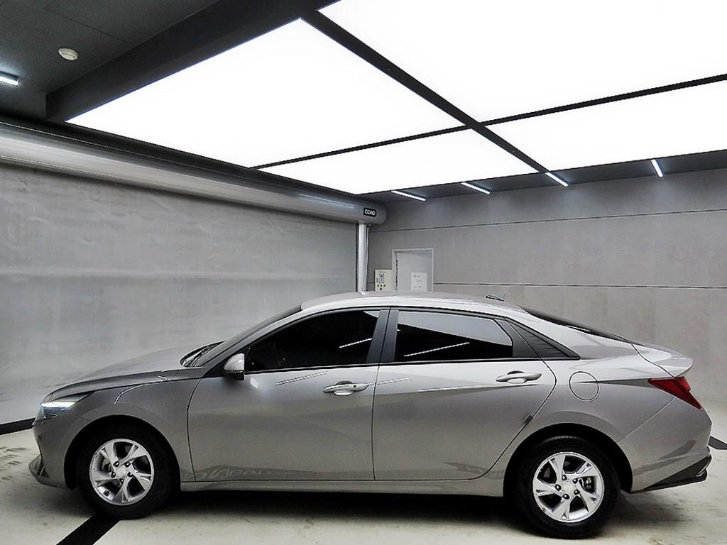 HYUNDAI Avante - Vista 4