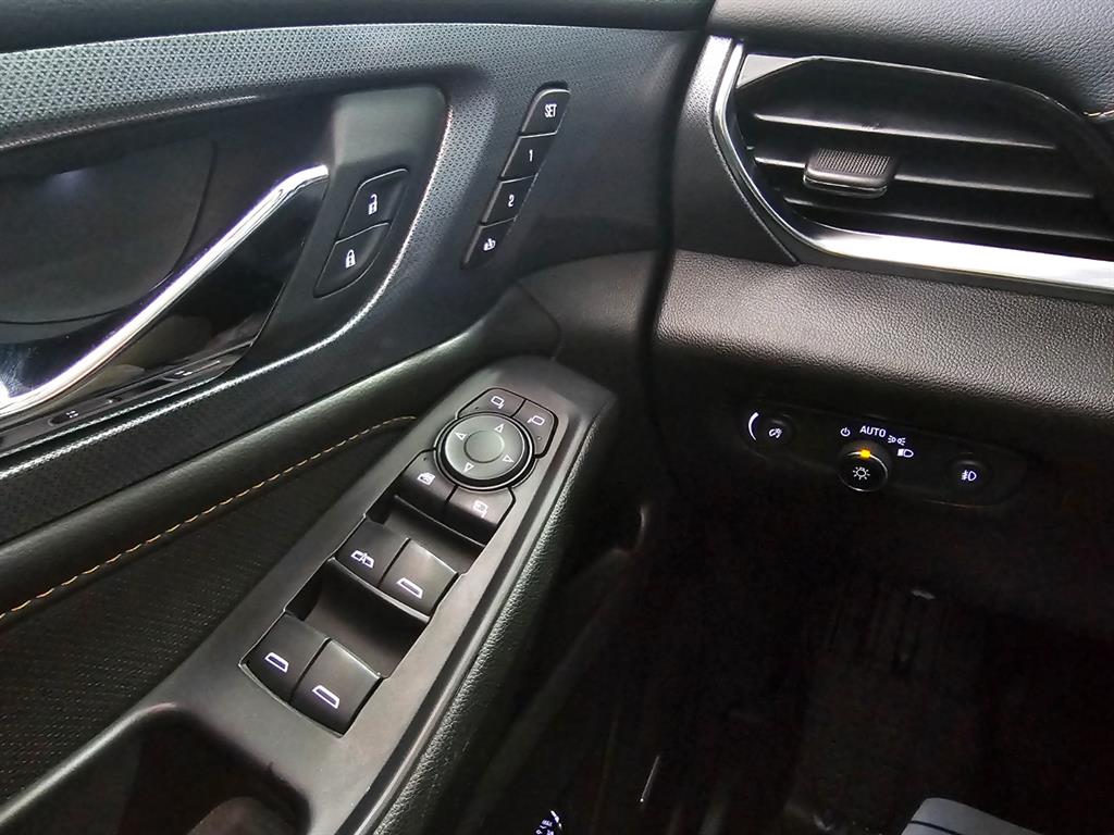 Chevrolet Travers 2021 Blanco - Importación desde Corea - HF Imports Iquique - Foto 18