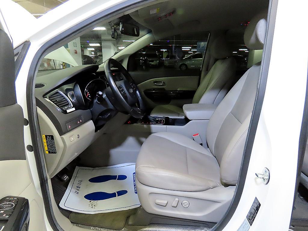 KIA Carnival - Vista 6