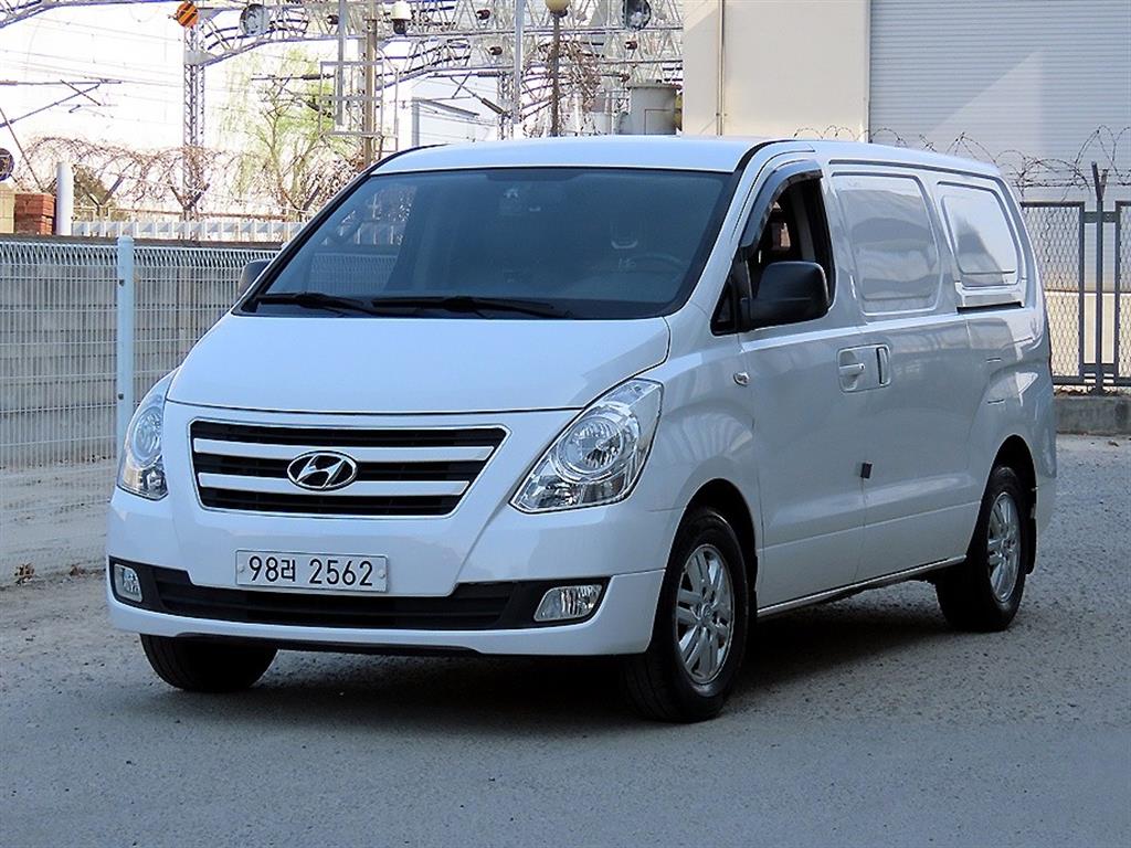 HYUNDAI Starex - Vista 2