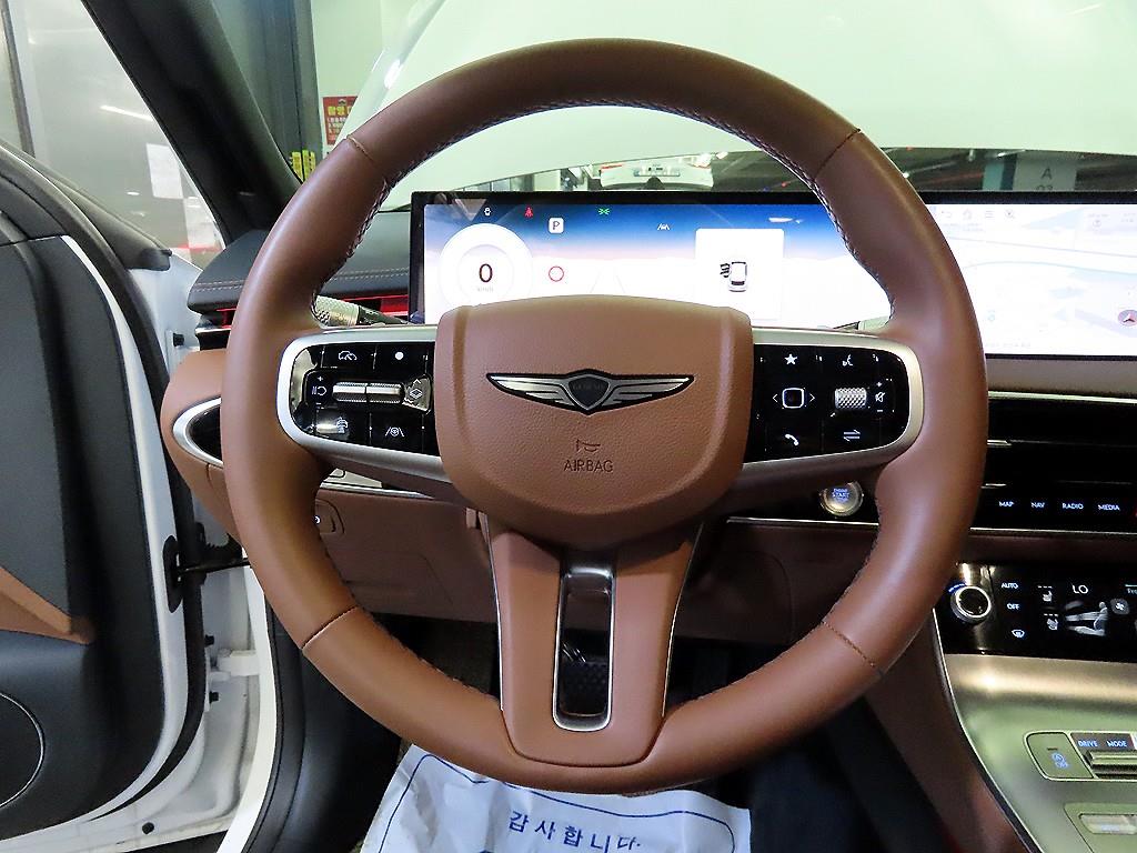 Genesis GV70 - Vista 8
