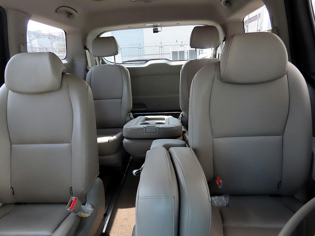 KIA Carnival - Vista 7