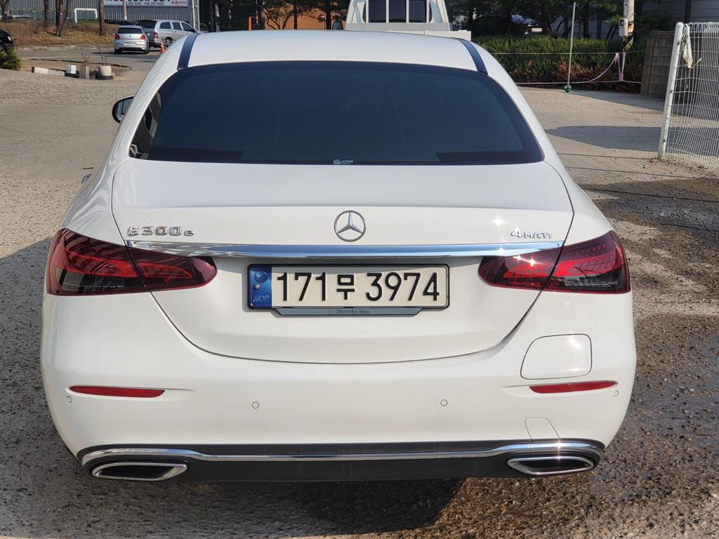 Mercedes Benz E class - Vista 4