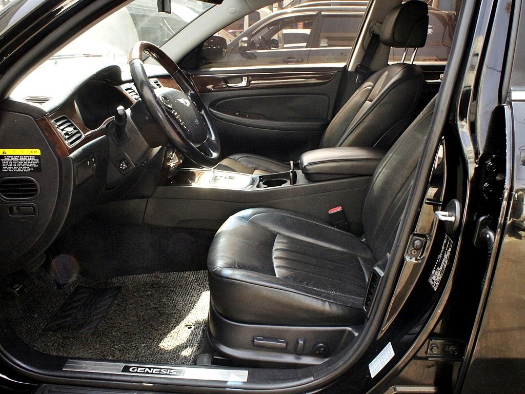 HYUNDAI Genesis - Vista 9