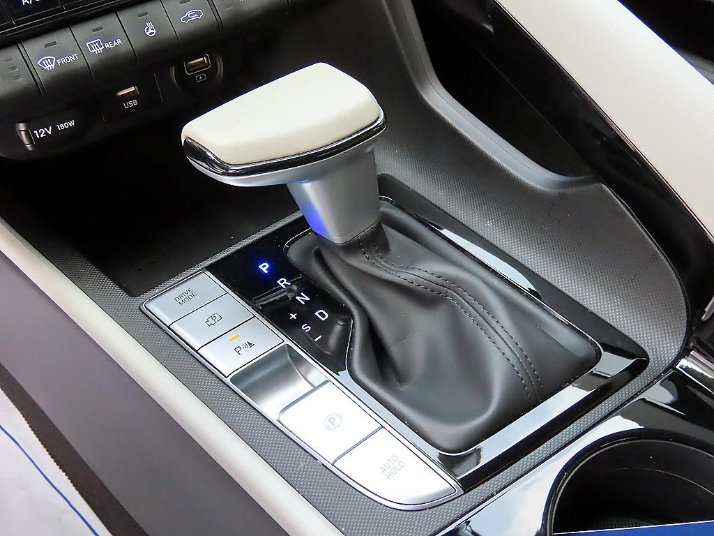 HYUNDAI Avante - Vista 10