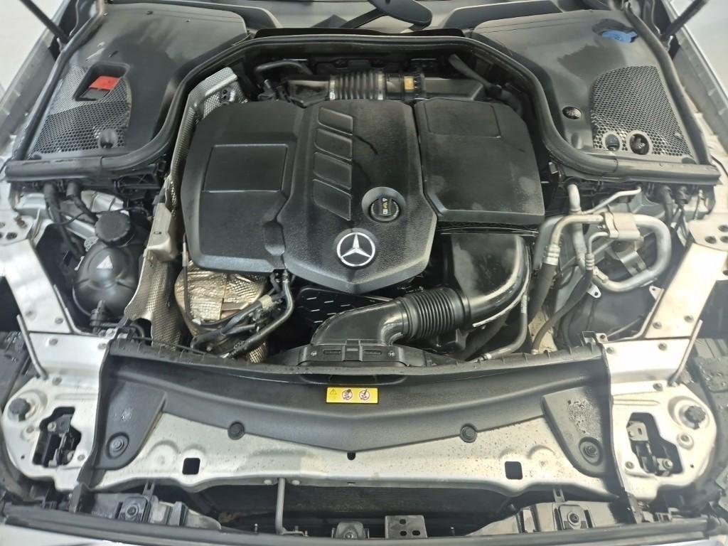 Mercedes Benz E class - Vista 5