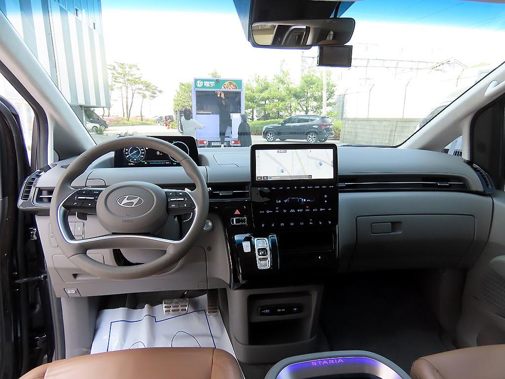 HYUNDAI Staria - Vista 8