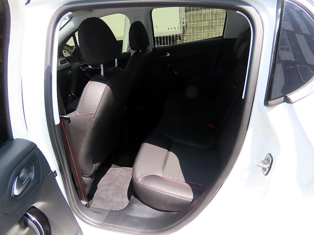 Peugeot 208 - Vista 6