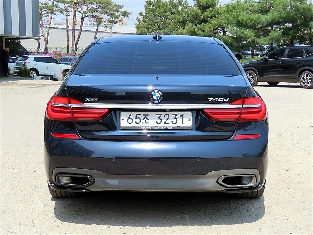 BMW 7 Series - Vista 4