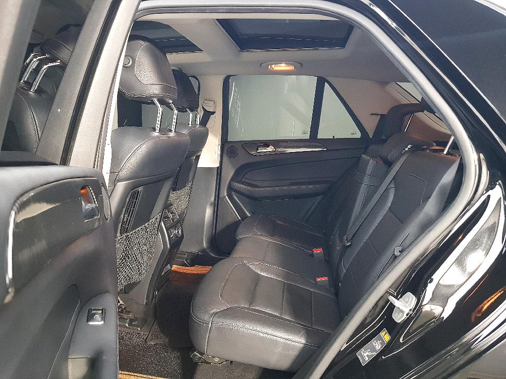 Mercedes Benz GLE Class - Vista 9