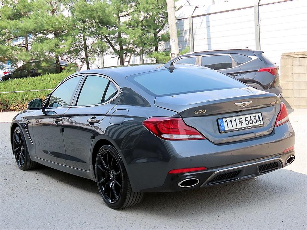 Genesis G70 - Vista 3