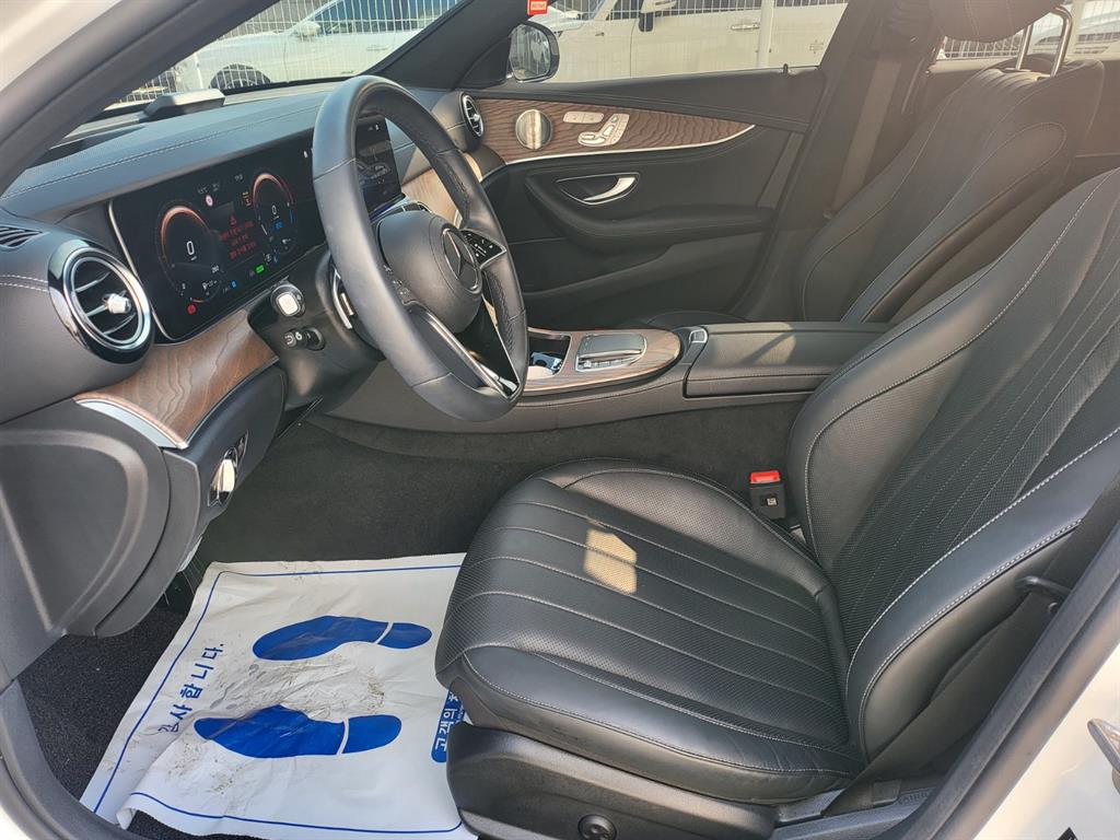 Mercedes Benz E class - Vista 5