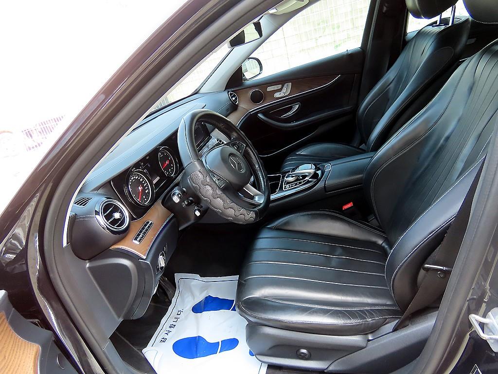 Mercedes Benz E class - Vista 5