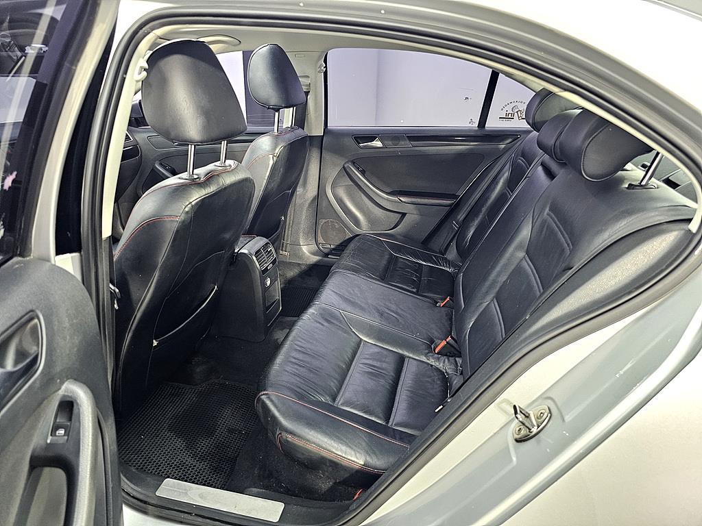 Volkswagen Jetta - Vista 9