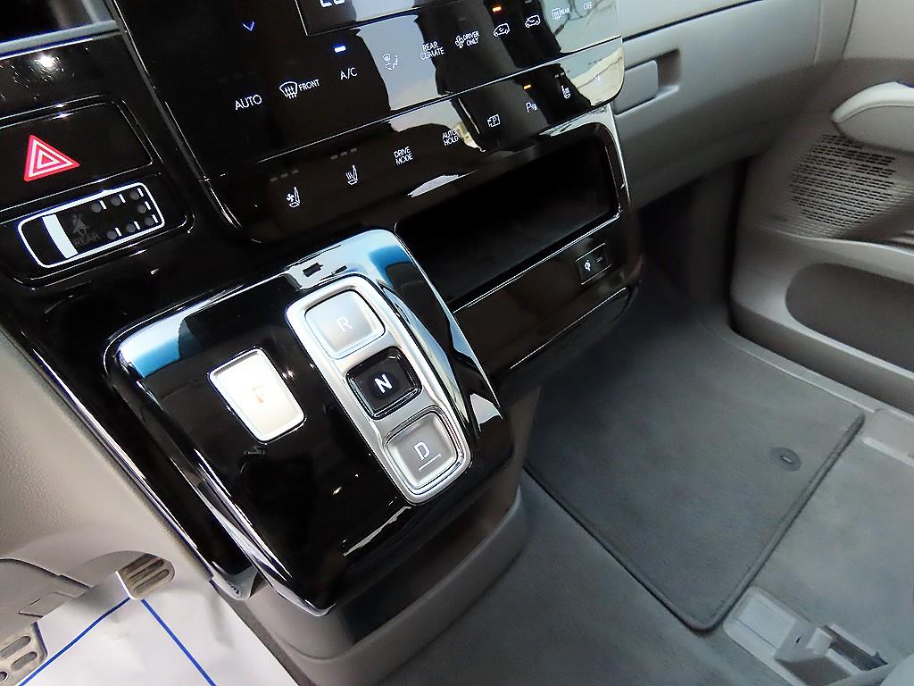 HYUNDAI Staria - Vista 11