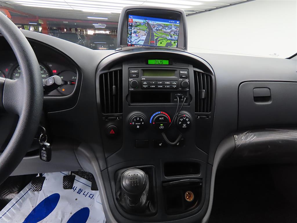 HYUNDAI Starex - Vista 10