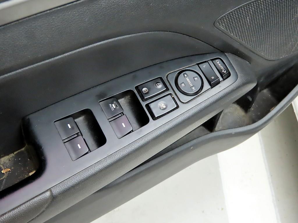 HYUNDAI Avante - Vista 11