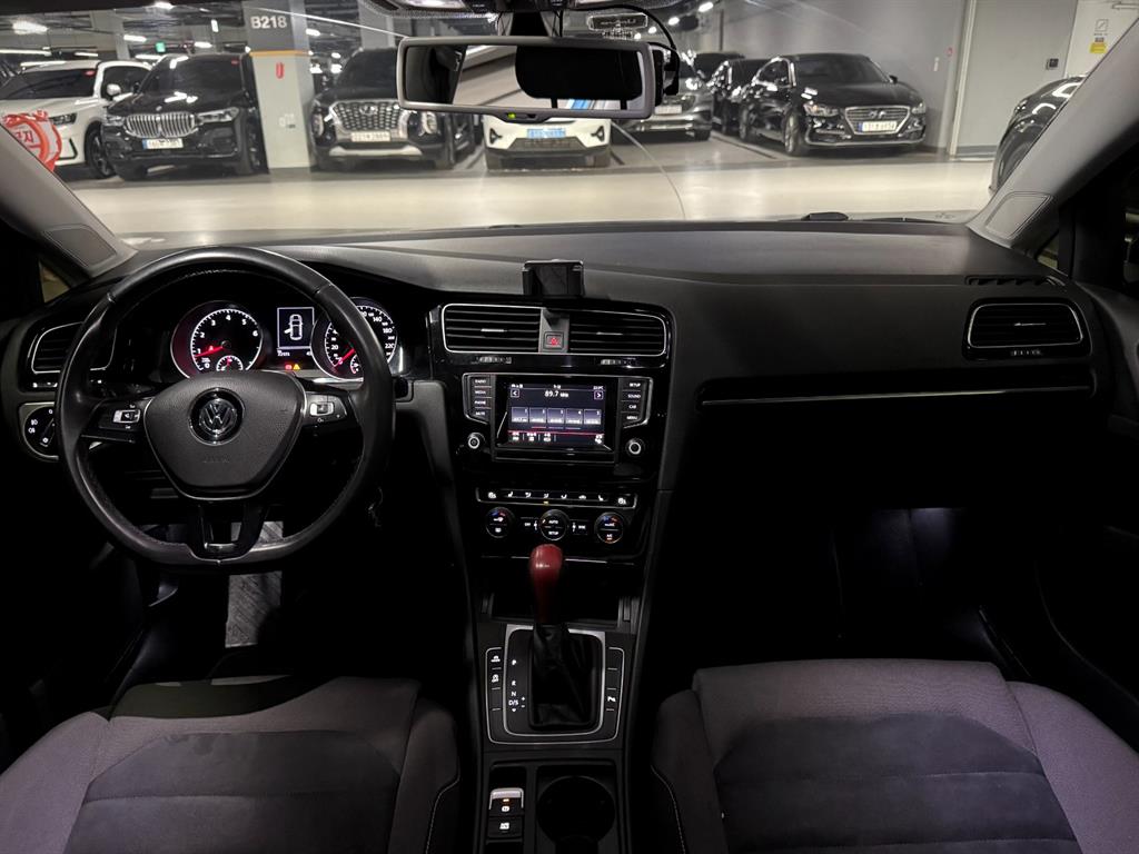 Volkswagen Golf - Vista 9