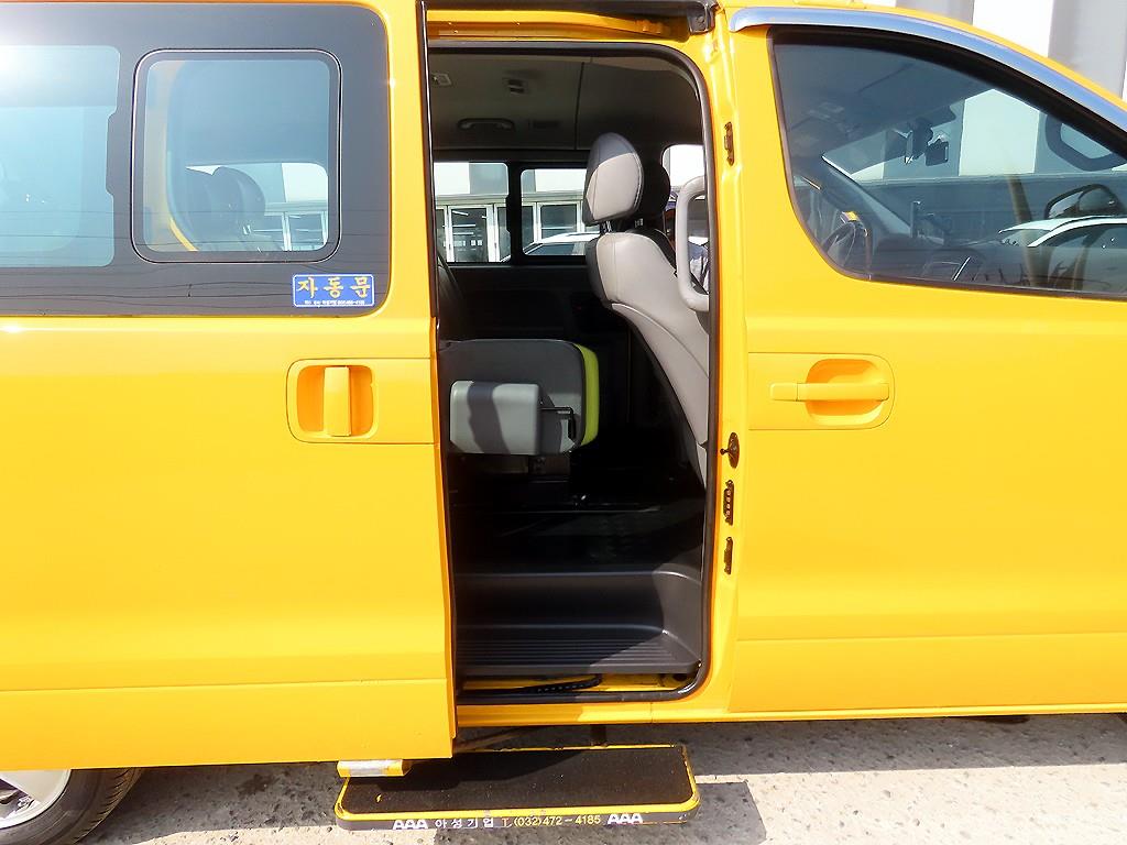 HYUNDAI Starex - Vista 6