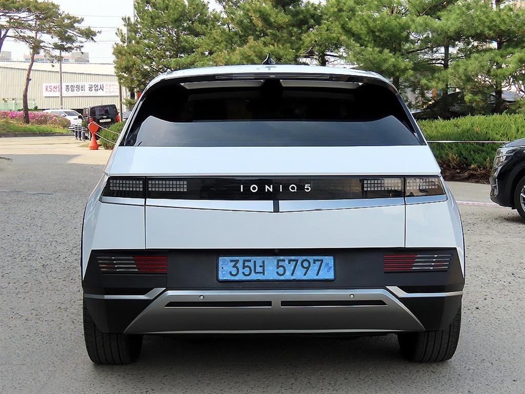 HYUNDAI Ioniq 5 - Vista 4
