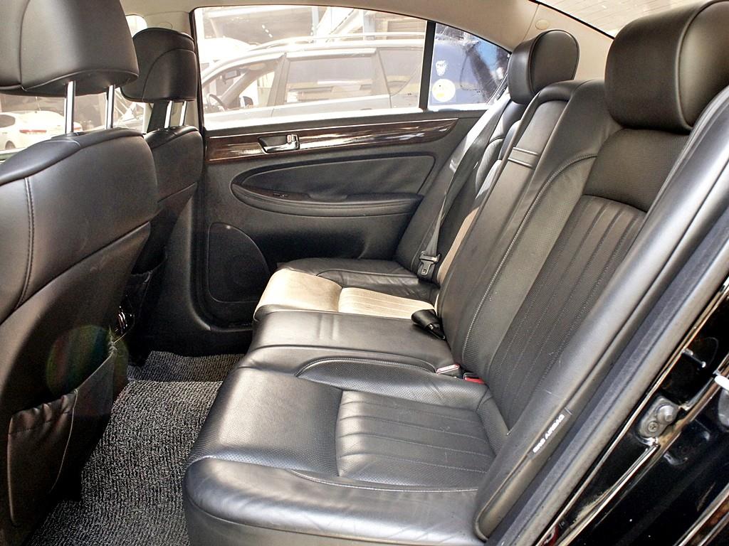 HYUNDAI Genesis - Vista 11