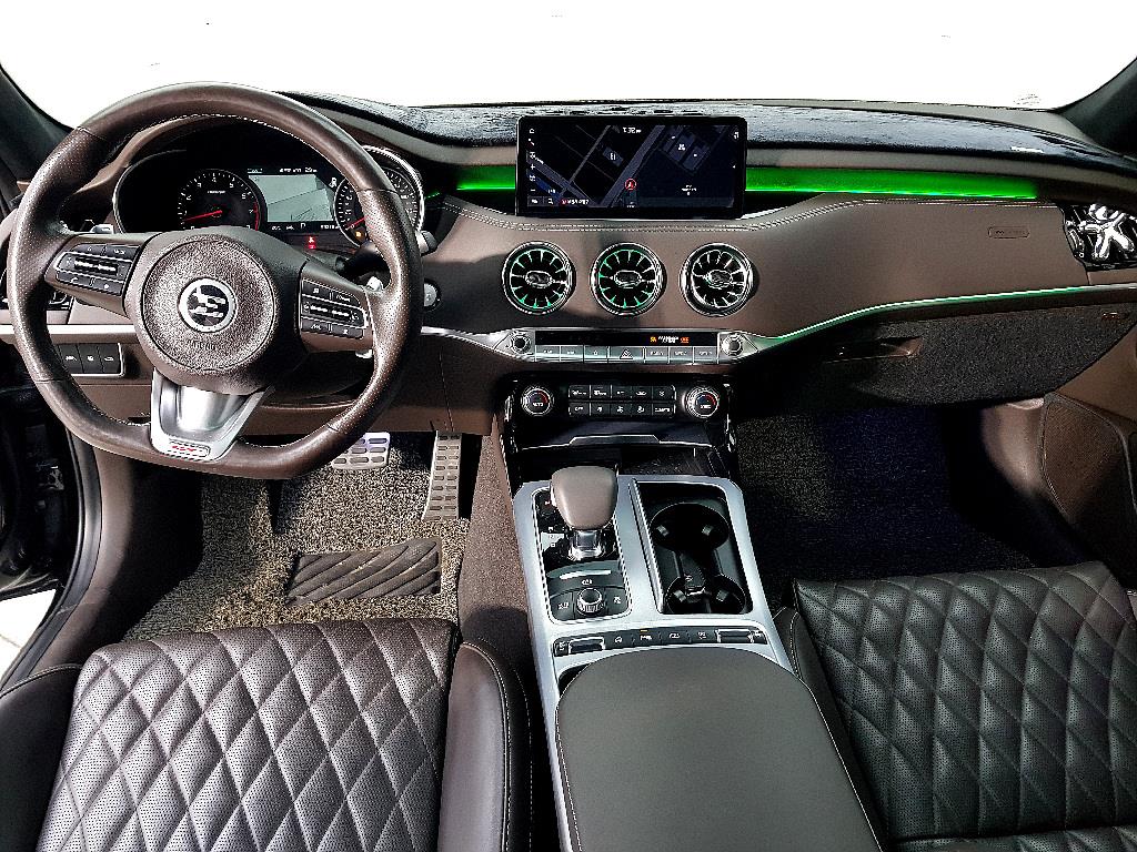 KIA Stinger - Vista 5