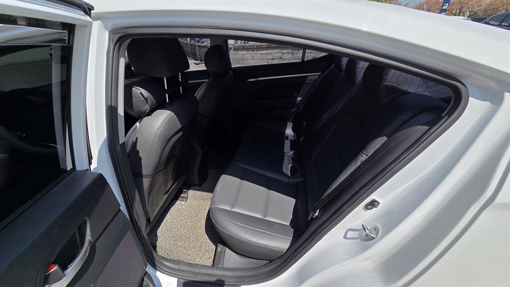 HYUNDAI Avante - Vista 12