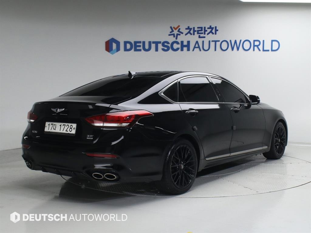 HYUNDAI Genesis - Vista 3