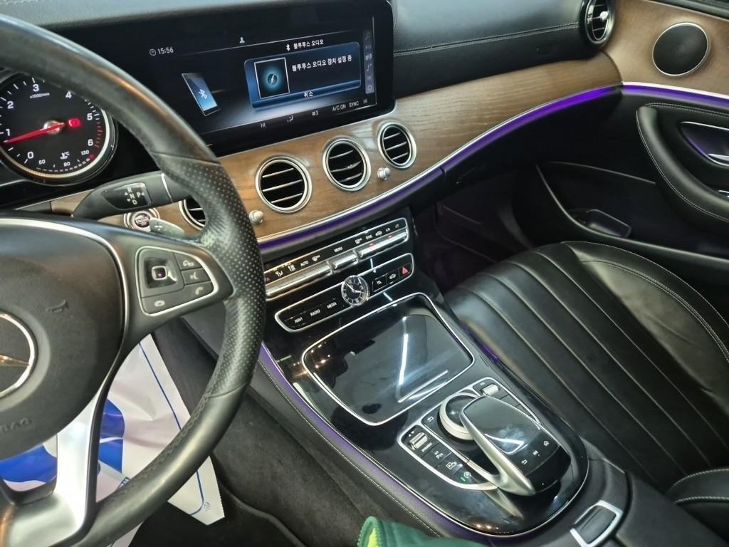 Mercedes Benz E class - Vista 10