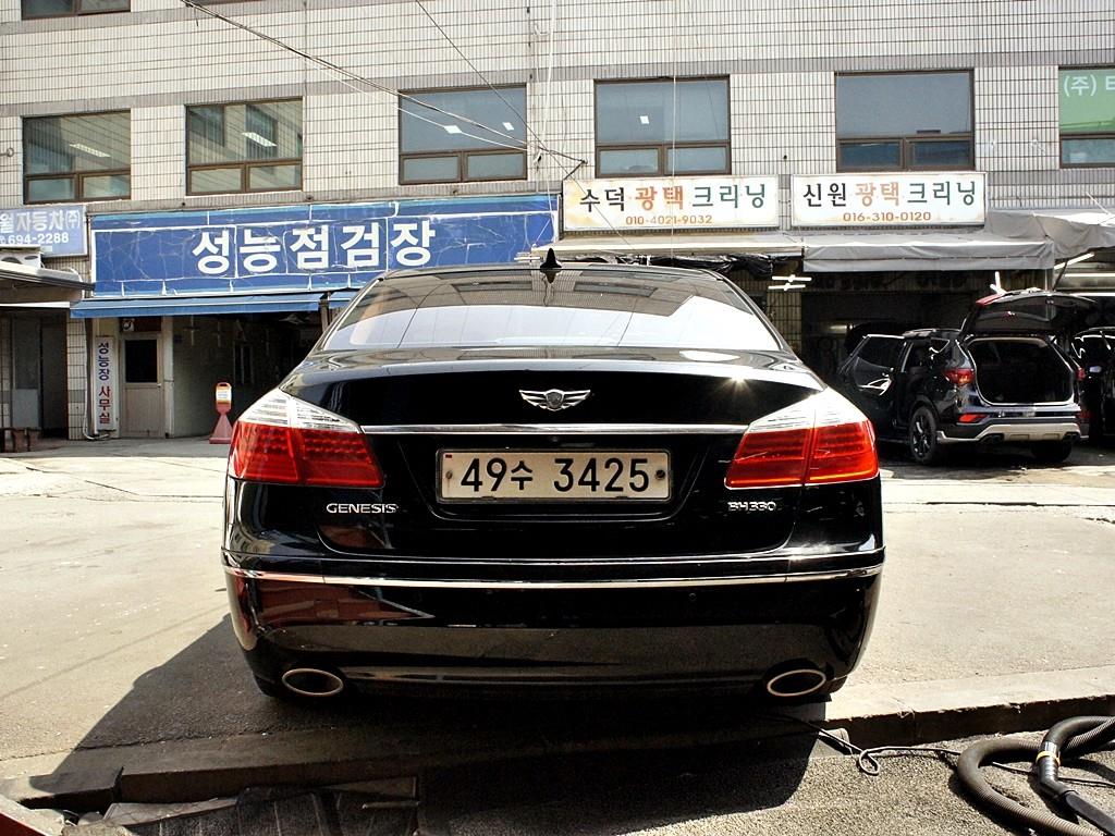 HYUNDAI Genesis - Vista 5