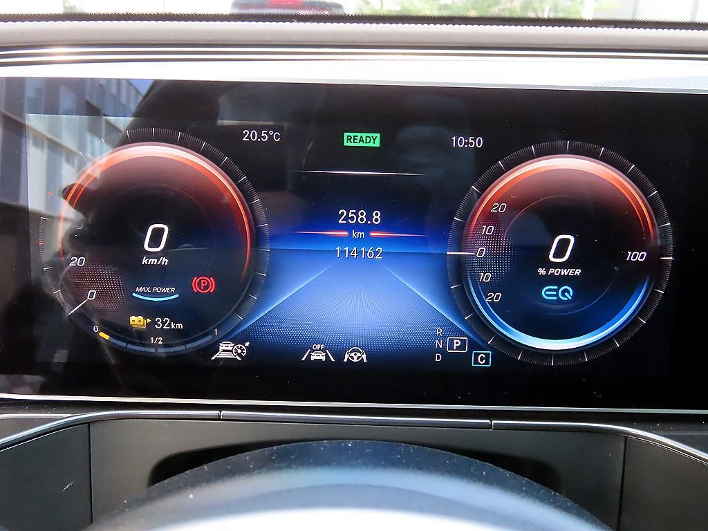 Mercedes Benz EQC - Vista 9