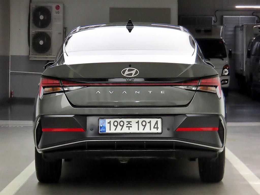 HYUNDAI Avante - Vista 3