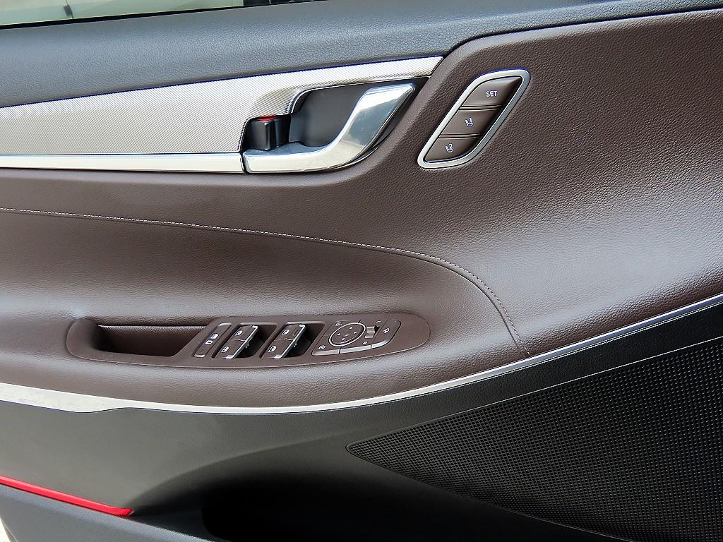 HYUNDAI Grandeur - Vista 12