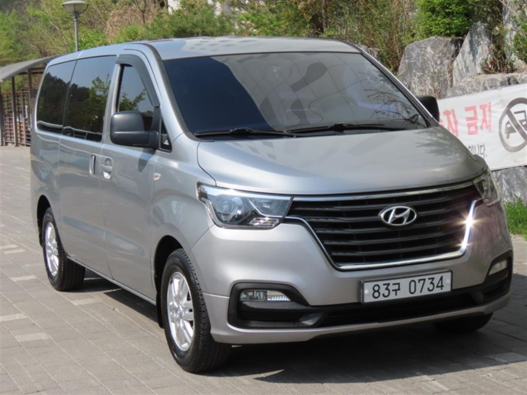 HYUNDAI Starex - Vista 3