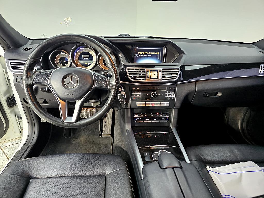 Mercedes Benz E class - Vista 5