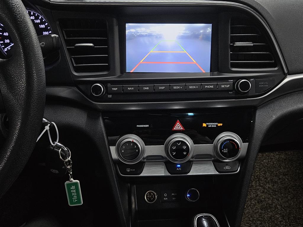 HYUNDAI Avante - Vista 10