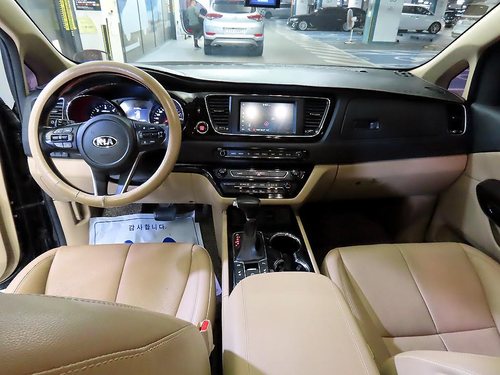 KIA Carnival - Vista 10