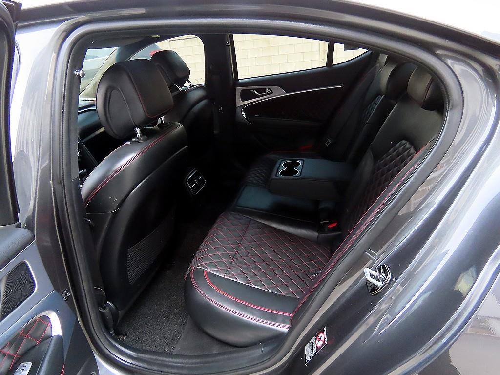 Genesis G70 - Vista 6